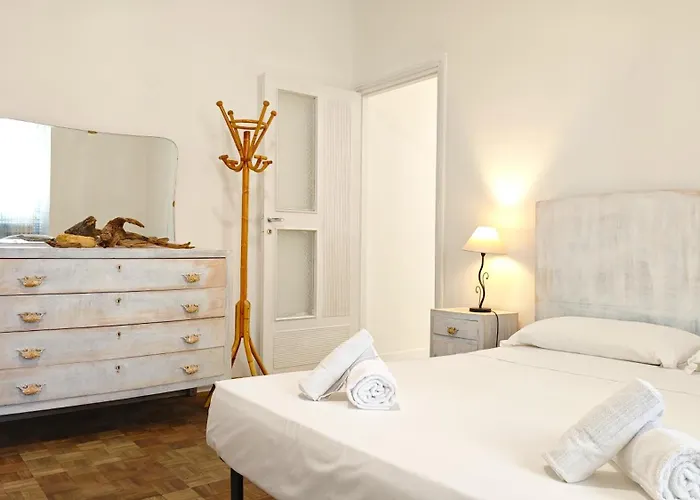 Hostdomus - La Nassa Apartment